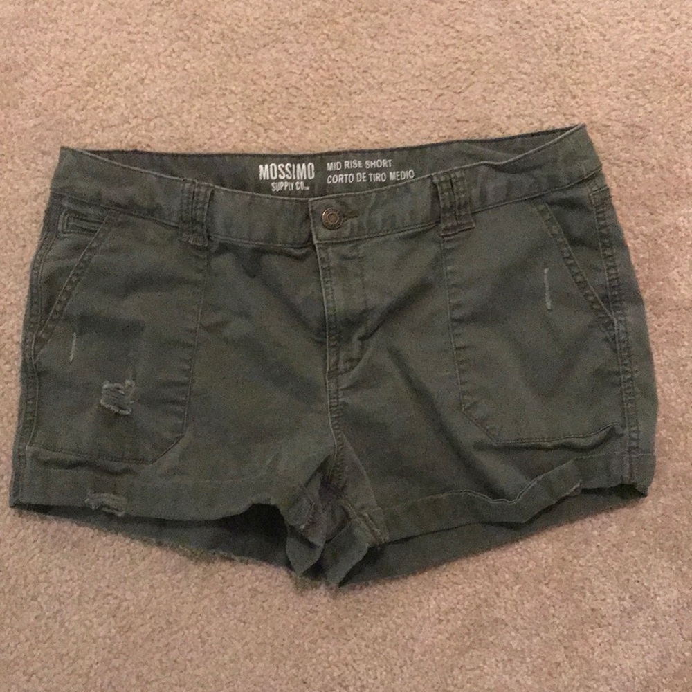 Mid rise olive green shorts